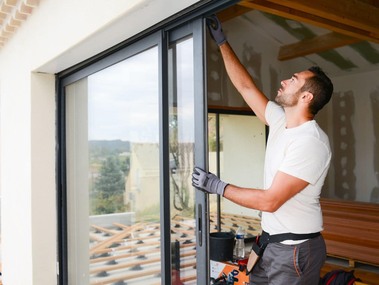 Conoce tipos de ventanas por material, apertura, vidrio y forma. Aprende cuál te conviene según aislamiento, seguridad y presupuesto.